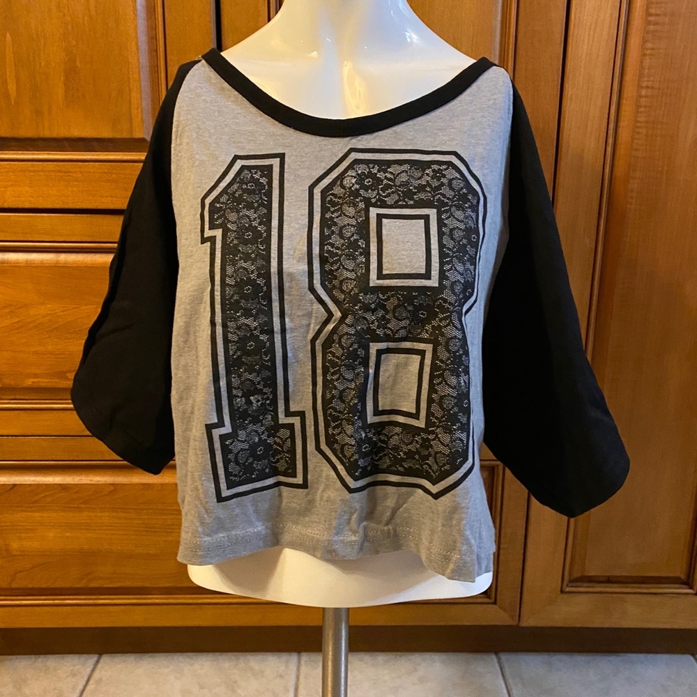 🔥5 for $20 - Grey and black crop top